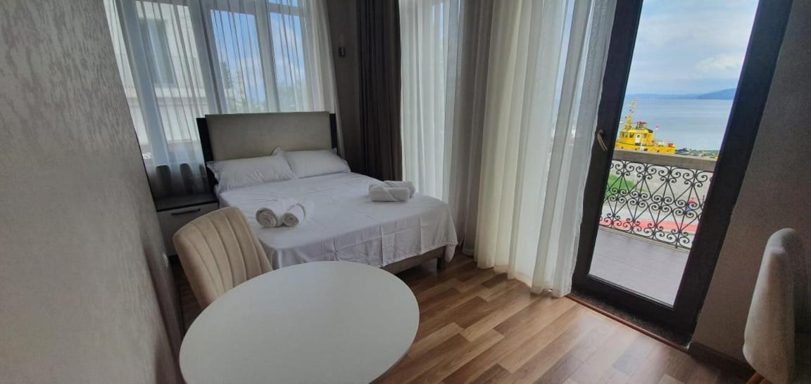 Connect Hotel Bar & Terrace Батуми Экстерьер фото