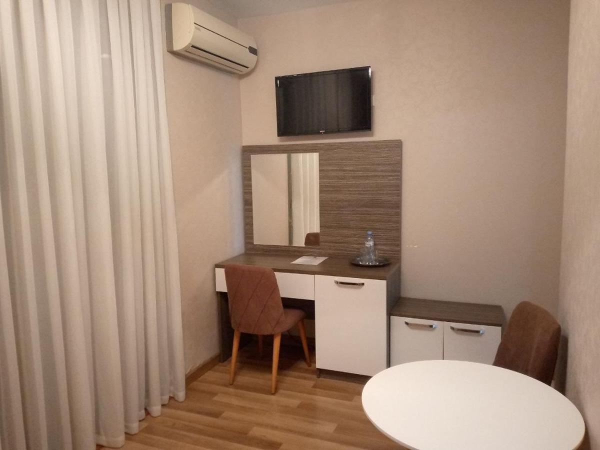 Connect Hotel Bar & Terrace Батуми Экстерьер фото