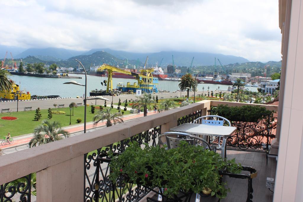 Connect Hotel Bar & Terrace Батуми Экстерьер фото